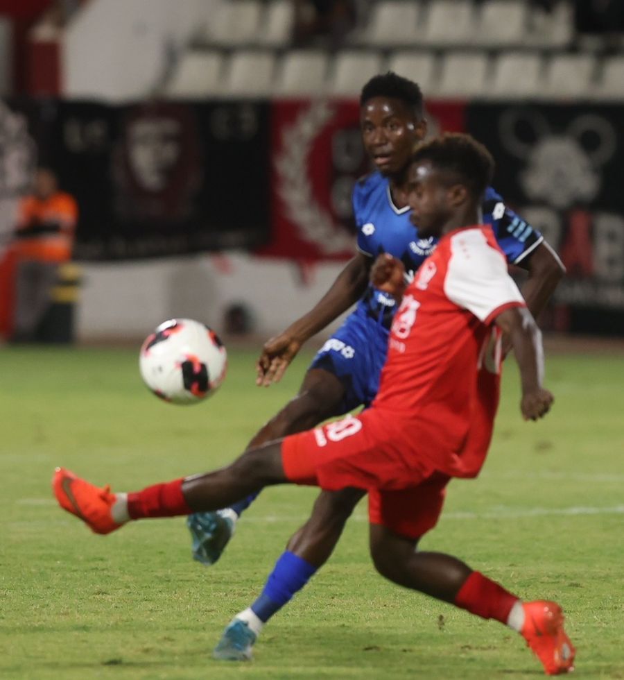 Karim Kimvuidi (Hapoel Petah Tikva) strikes the ball with his right foot