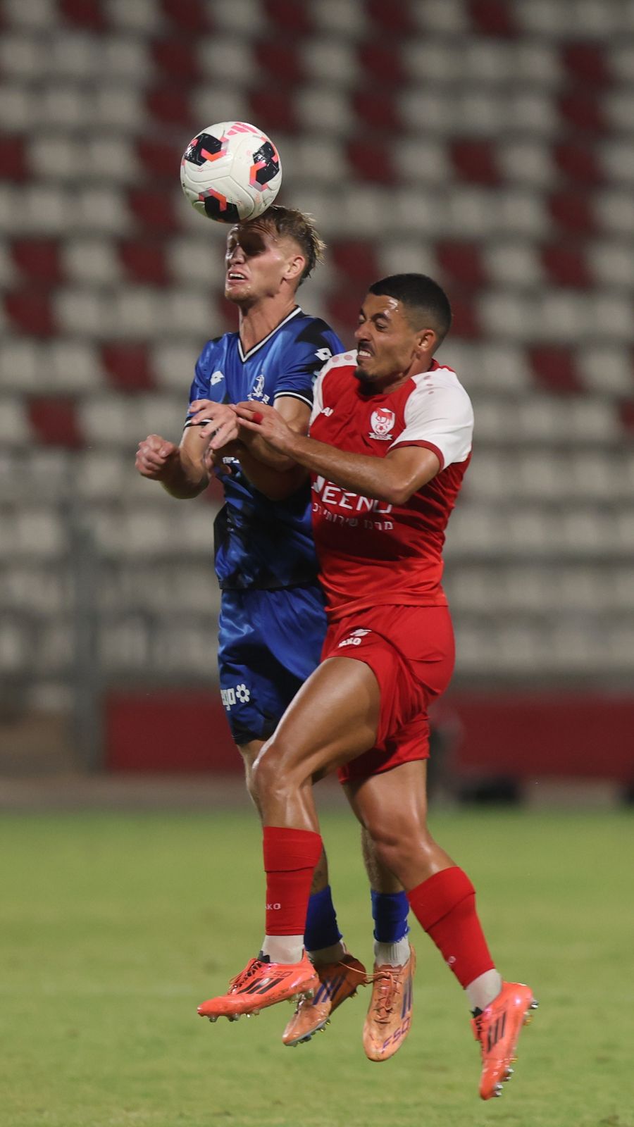 Ilay Hajaj (Bnei Sakhnin) competes for an aerial ball
