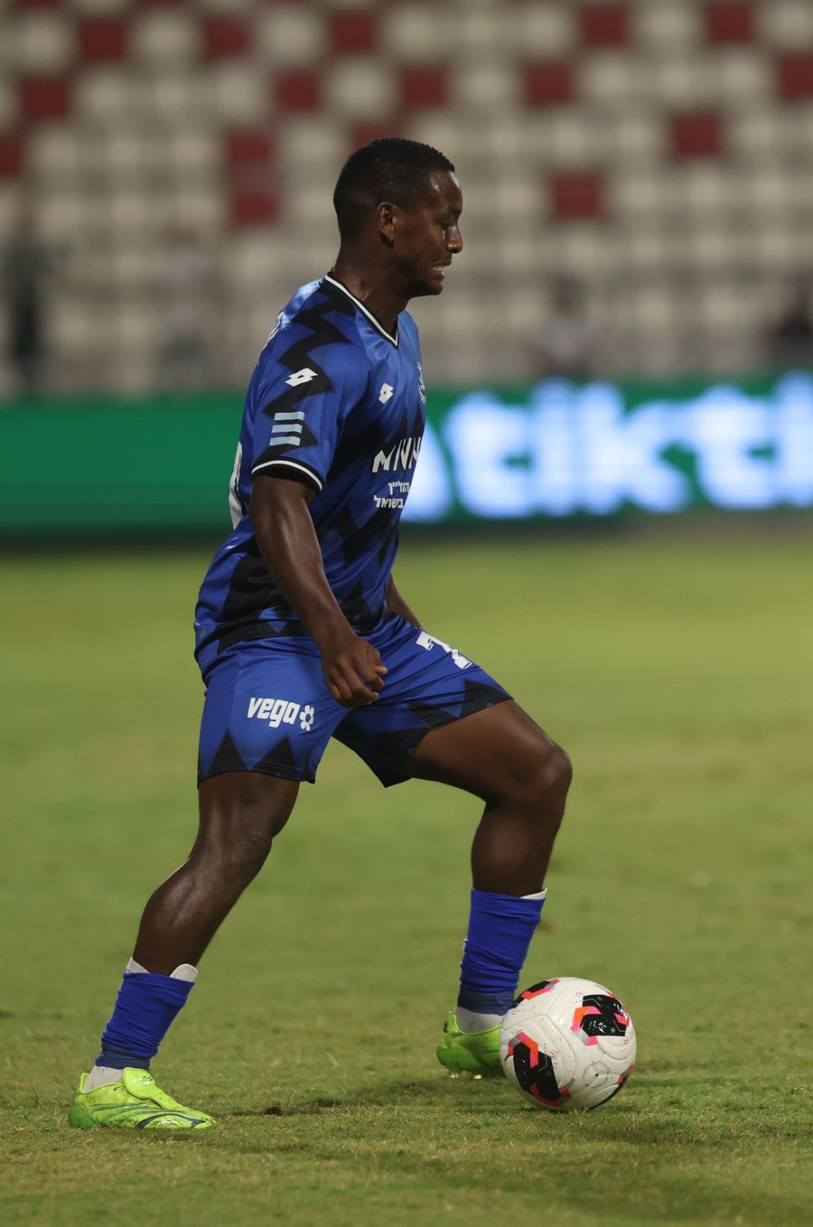 Clé (Hapoel Petah Tikva) strikes the ball with his right foot