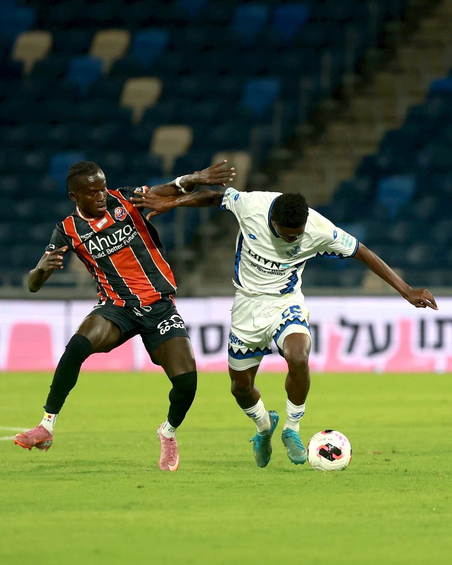 Cheick Keita (Hapoel Haifa) is attempting to control the ball