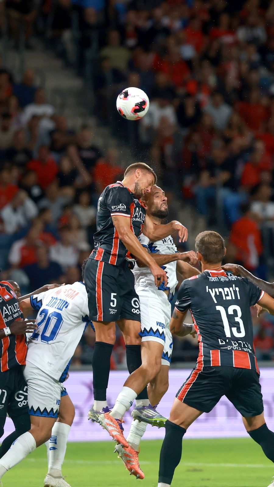 Yazen Nassar (Hapoel Petah Tikva) jumps to head the ball