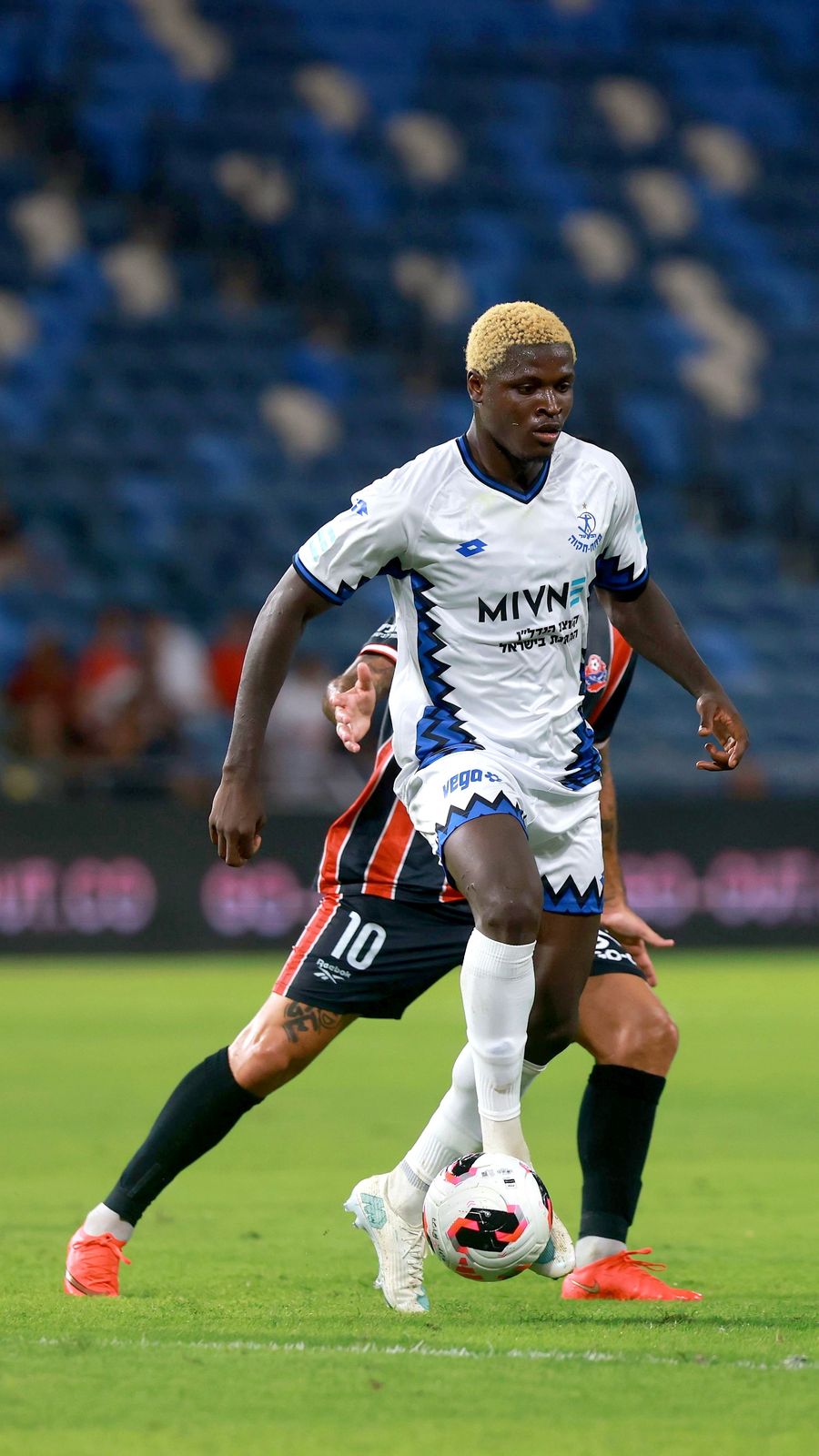 Or Israelov (#20, Hapoel Petah Tikva) dribbles the ball past an opponent