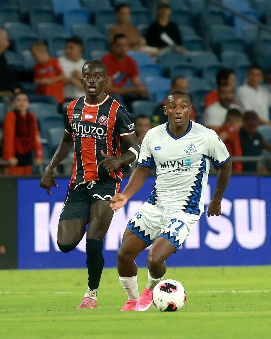 Clé (Hapoel Petah Tikva) chases the ball as Cheick Keita (Hapoel Haifa) defends