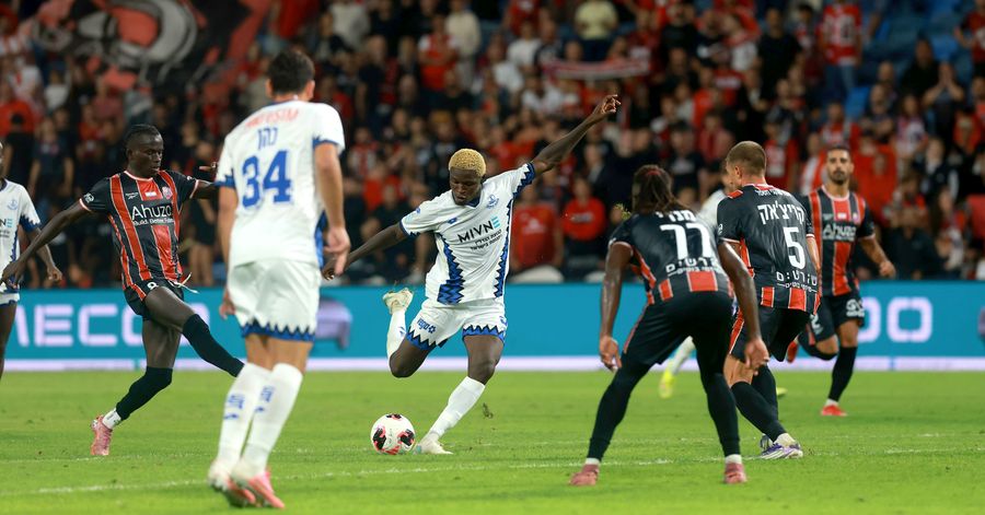 Yves Erick Bile (Hapoel Petah Tikva) strikes the ball from outside the box